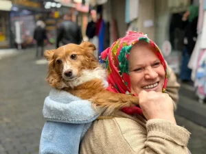Trabzon’da Pakize Hatipoğlu’nun köpeği Kukuli ile kurduğu sıra dışı dostluk