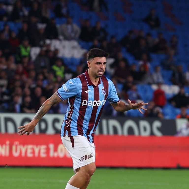Trabzonspor’un kupa coşkusunda Ozan Tufan kariyerinin ilk şampiyonluğunu kutladı