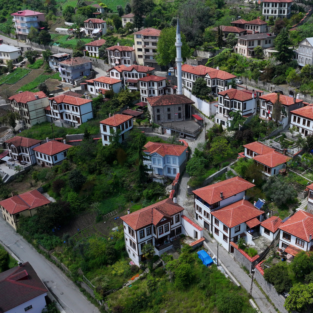 Trabzon’un Akçaabat ilçesinde Osmanlı dönemi evleri tarihe ışık tutuyor