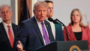 Trump, Körfez ülkelerinin talebi üzerine İran’a yönelik saldırıyı durdurduğunu açıkladı
