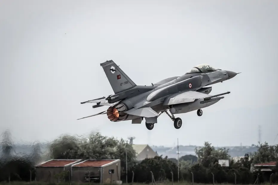 Türk F-16’ları EFES-2026 tatbikatında hedefleri başarıyla vurdu