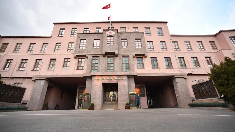 Türk Silahlı Kuvvetleri, denizlerdeki haklarımızı koruma kararlılığını sürdürüyor