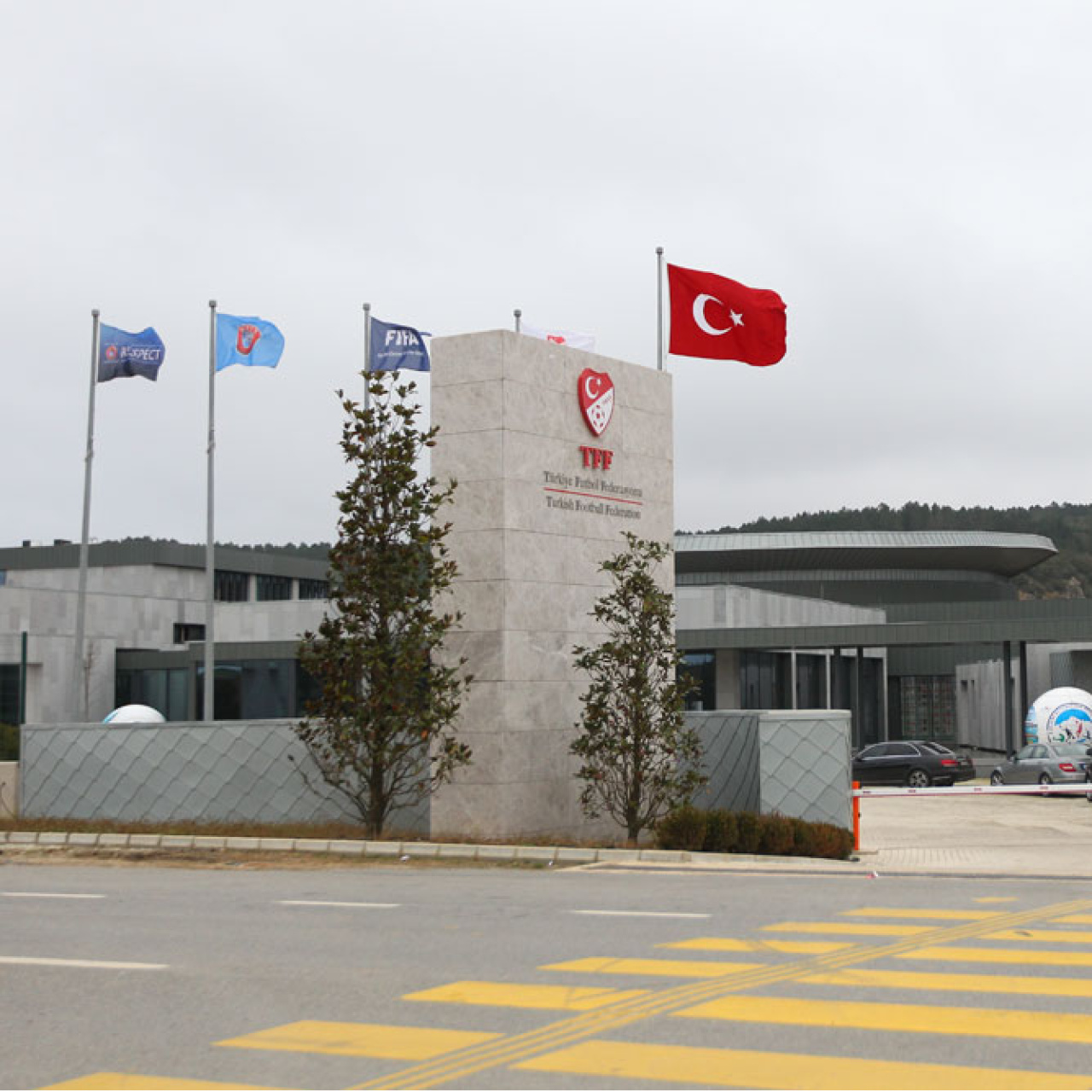 Türkiye Futbol Federasyonu yeni yabancı kuralıyla oyuncu yaş sınırını revize etti