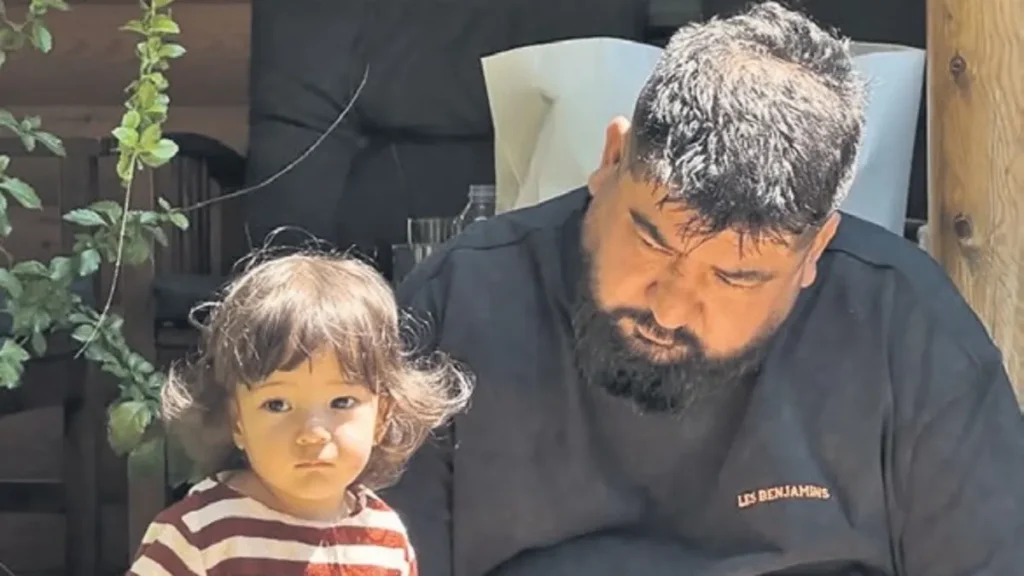 Ünlü rapçi Eypio kızı Anka ile ilk kez kameralara poz verdi