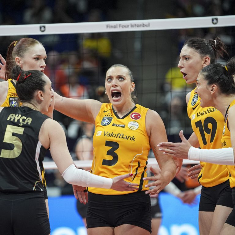 VakıfBank muhteşem geri dönüşle CEV Şampiyonlar Ligi’nde finale yükseldi