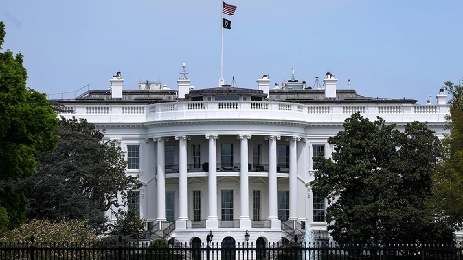 Washington’da Beyaz Saray çevresinde silah sesleri paniğe neden oldu