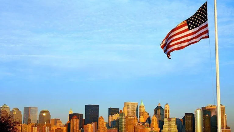 Washington’da kağıt fabrikasında patlama