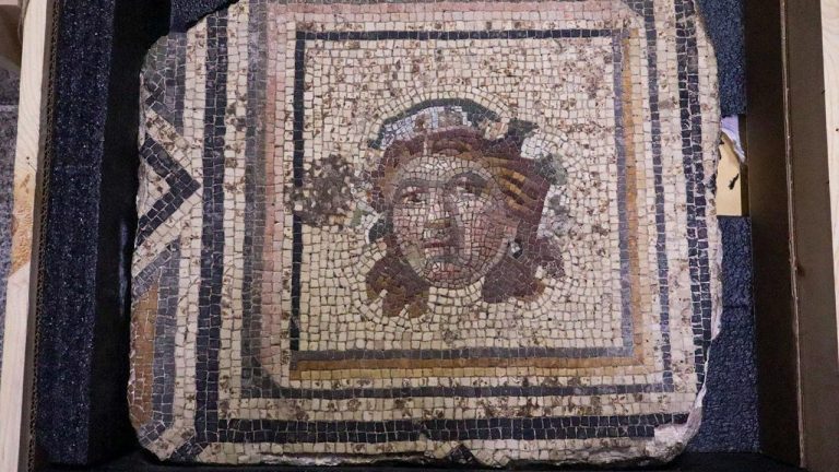Zeugma’nın Çingene Kızı mozaiği ABD’den dönen parçasıyla tamamlanmaya yaklaşıyor