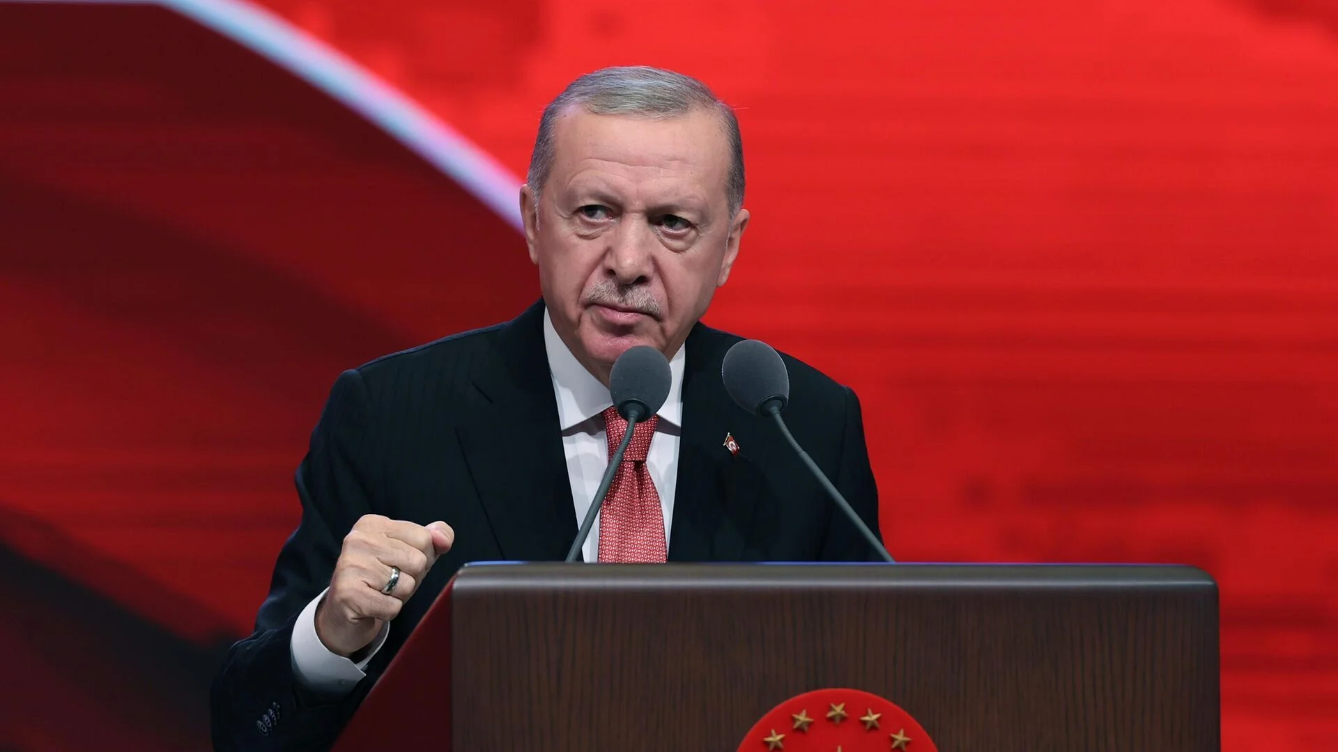 Erdoğan: “CHP’deki tartışmalar bizi ilgilendirmiyor, sokakların karıştırılmasına müsaade etmeyiz”