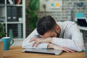 Öğle yemeğinden sonra ağırlık çökmesinin sebebi