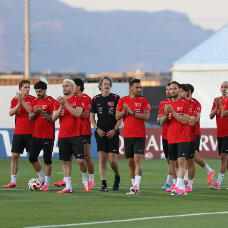 A Milli Futbol Takımı Arizona kampına taraftarın coşkusuyla başladı