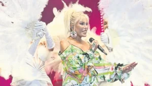 Ajda Pekkan İzmir Konserinde Sahnede Enerjisiyle Yaz Rüzgarı Estirdi