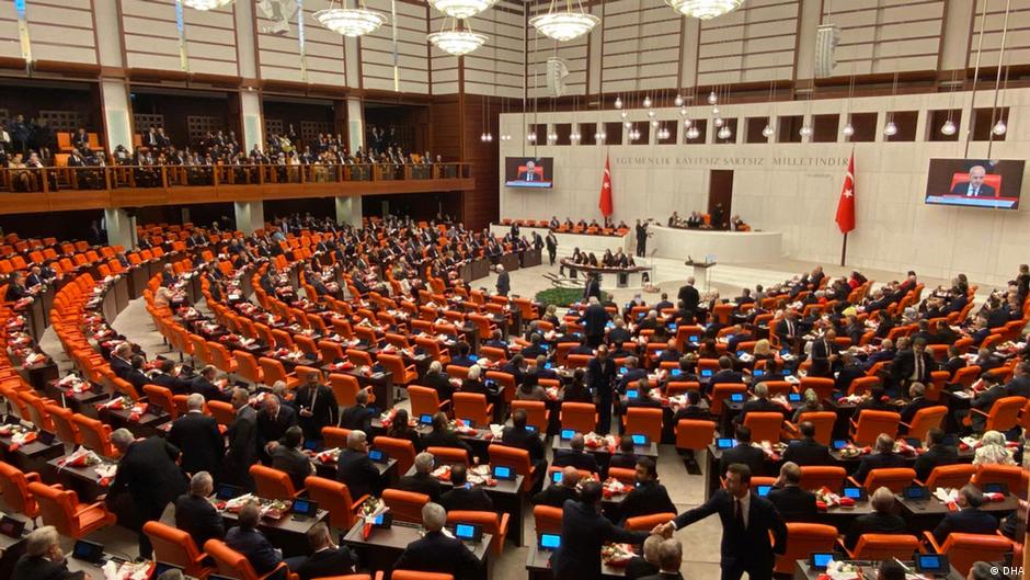 Çerçeve yasa teklifi Meclis’te AKP’li milletvekillerinin imzasına açıldı