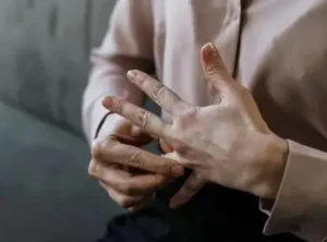 AYM’nin ‘Yoksulluk Nafakası’ kararı mevcut davaları nasıl etkileyecek?