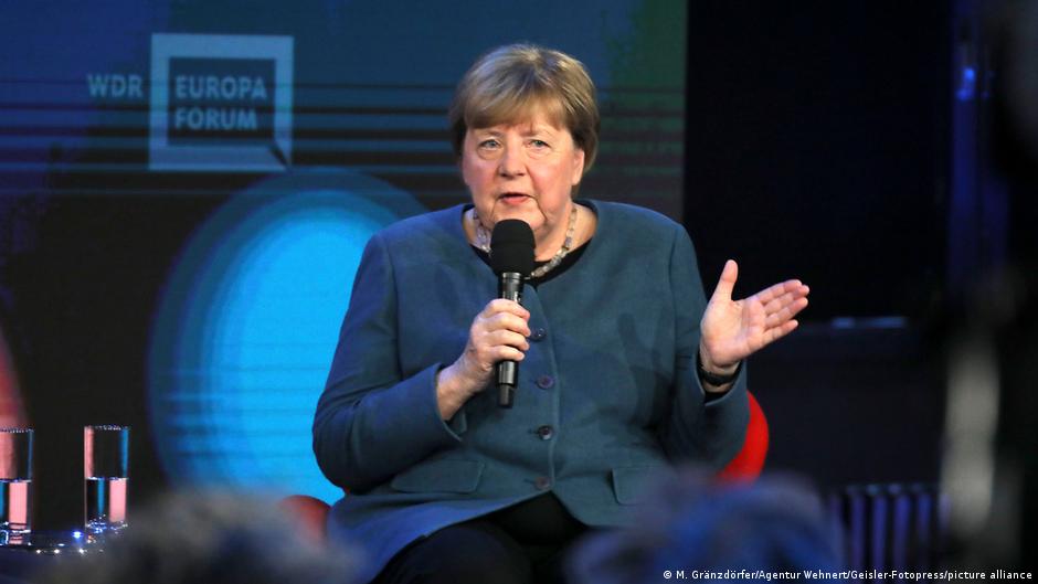 Angela Merkel siyasi kariyerini noktaladığını açıklayarak adaylık iddialarını yalanladı