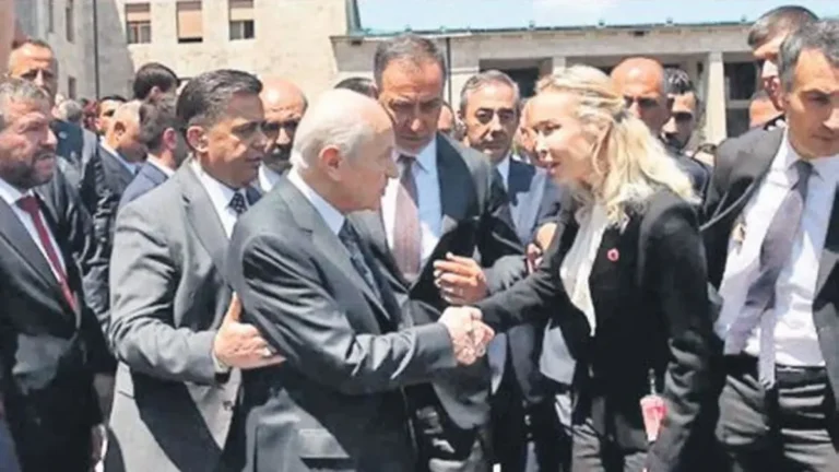 Ayşegül Yıldız MHP çatısı altında siyasete adım atarak Devlet Bahçeli ile görüştü