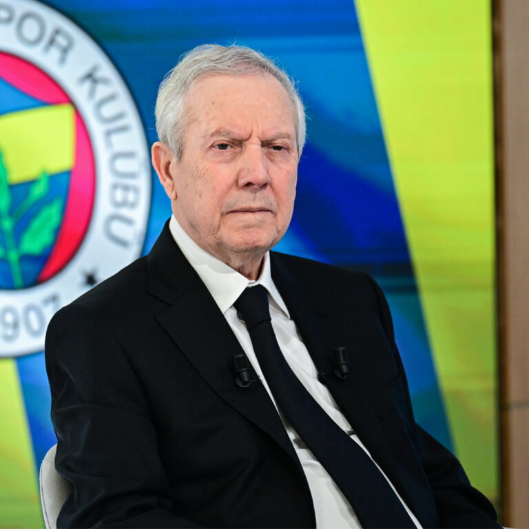 Aziz Yıldırım 8 Yıl Sonra Fenerbahçe Başkanlığına Geri Döndü