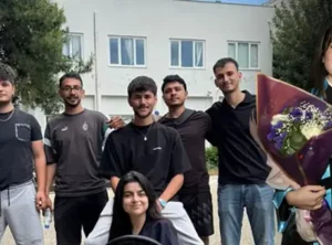 Bahar Topcu, 59 Erkek Meslektaşı Arasında Otomotiv Teknolojisi Bölümünden Mezun Oldu
