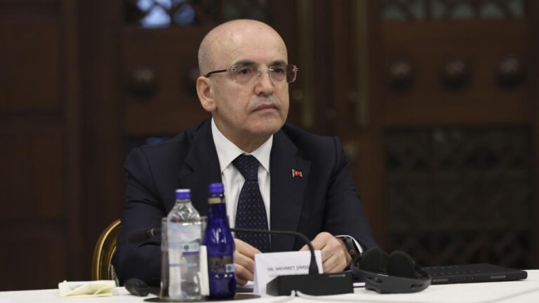 Bakan Mehmet Şimşek: “Türkiye’yi küresel üretim merkezi yapacağız”