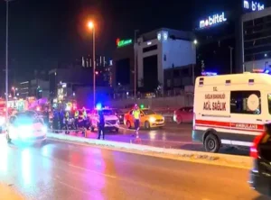 Bakırköy’de motosiklet kazasında elektrik direğine çarpan iki Türkmenistanlı hayatını kaybetti