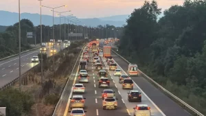 Bayram Tatili Sonrası Trafik Çilesi Devam Ediyor, Yollarda Uzun Kuyruklar Oluştu