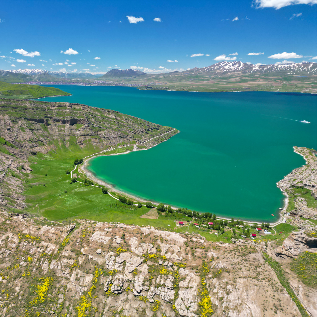 Bitlis Tatvan’daki İncekaya köyü doğa ve inanç turizmiyle ziyaretçi akınına uğruyor