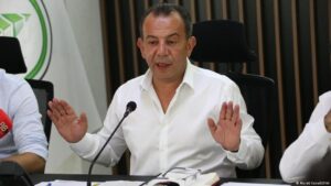 Bolu Belediye Başkanı Tanju Özcan parti içi disiplin sürecinin ardından CHP’den ayrıldı