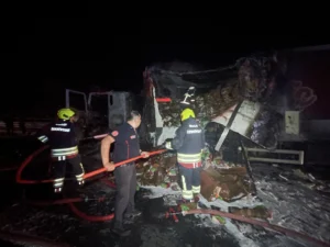Bolu’da tavuk eti yüklü tır alev aldı