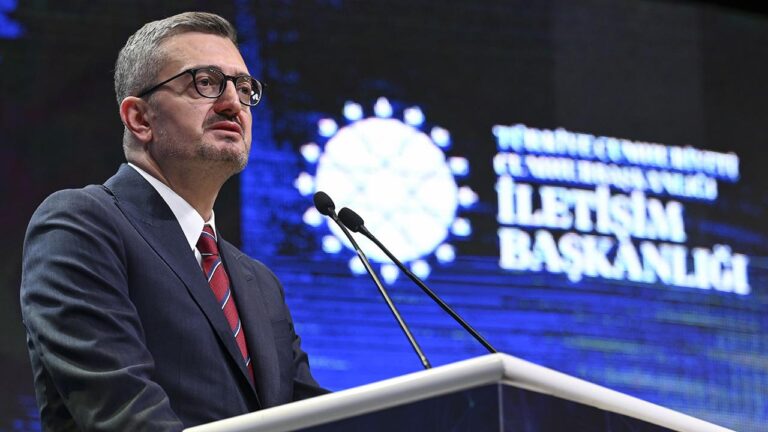 Burhanettin Duran, Türkiye’ye ahlak dersi vermeye çalışanları hadsizlikle suçladı