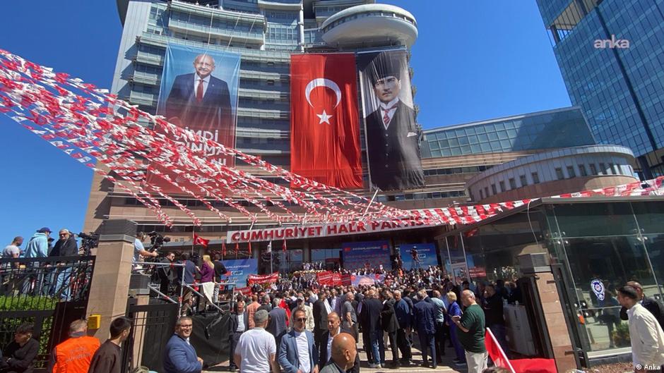 CHP Parti Meclisi toplantısı öncesinde 28 üyenin istifası siyasi dengeleri değiştirebilir