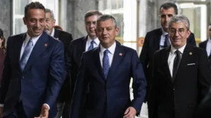 CHP’de Başarır ve Günaydın’ın grup başkanvekillikleri düştü