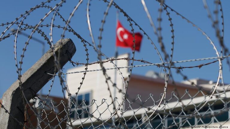DEM Parti milletvekilleri Karadeniz cezaevlerindeki kalabalık ve hak ihlallerini inceledi