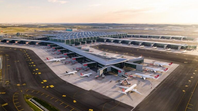Dört hava yolu şirketi İstanbul Havalimanı’ndan tarifeli seferlere başladı
