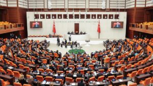 Emniyet teşkilatında yapısal değişiklikleri içeren yeni kanun teklifi Meclis’ten geçti