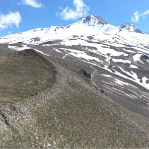 Erciyes Dağı eteklerinde keşfedilen antik yapı karların erimesiyle gün yüzüne çıktı