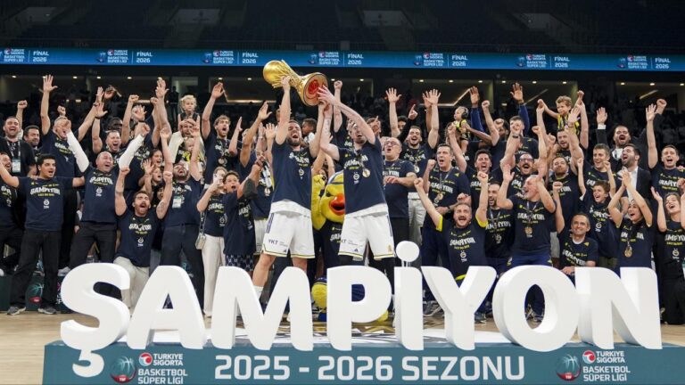 Fenerbahçe Beko, Beşiktaş karşısında aldığı galibiyetle Türkiye Basketbol Süper Ligi’ni şampiyon tamamladı