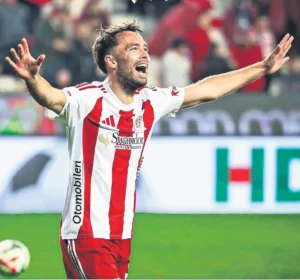 Hollandalı futbolcu Sander van de Streek ve ailesi Antalya’da yeni bir hayat kurdu
