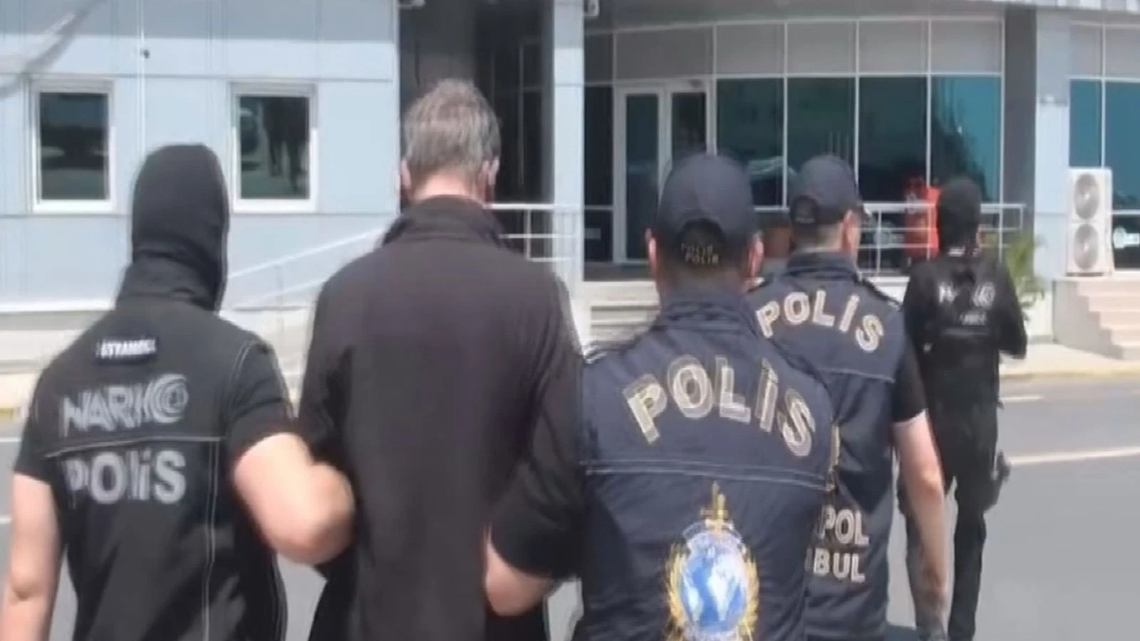 Hollanda’nın Aradığı Kırmızı Bültenli Zanlı İstanbul’da Yakalanarak İade Edildi