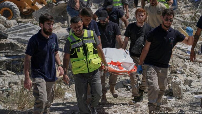 İsrail’in Lübnan’a Yaptığı Yeni Hava Saldırısında 20 Sivil Hayatını Kaybetti