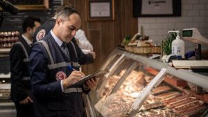 İstanbul’daki marketler beyaz et fiyatlarını artırdığı için ağır cezalarla karşılaştı