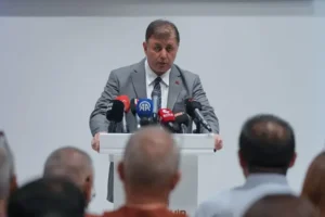 İzmir Büyükşehir Belediye Başkanı Cemil Tugay, CHP’den istifa etti