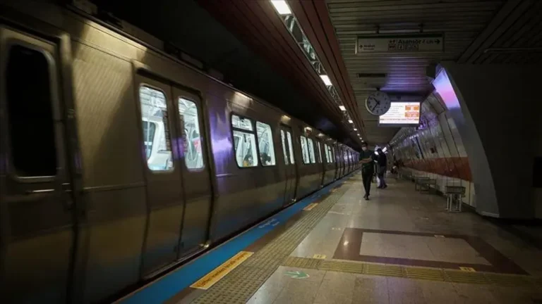 Kadıköy-Sabiha Gökçen metrosu Bostancı’da raydan çıktı, yolcular tünelde mahsur kaldı
