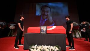 Kadir İnanır’a Harbiye’de Muhsin Ertuğrul Sahnesi’nde Son Veda