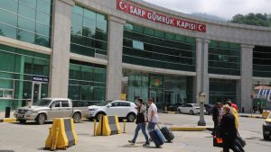 Kurban Bayramı tatilinde Sarp Sınır Kapısı’nda rekor yolcu trafiği yaşandı