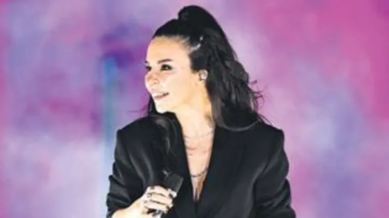 Manisa Kültür Yolu Festivali’nde Fatma Turgut’un büyüleyen sahne performansı