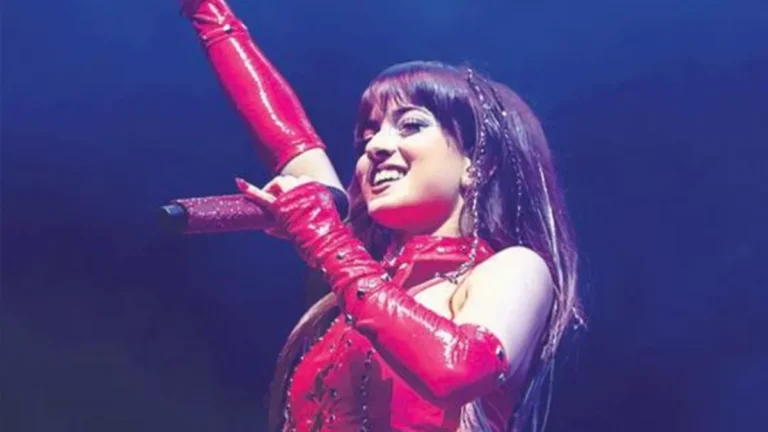 Melis Fis’in Sarıyer konseri rengarenk dans gösterisiyle büyüledi