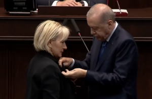 Nimet Özdemir CHP’den ayrılıp AK Parti’ye geçerken hedeflerinden vazgeçmeyeceğini söyledi