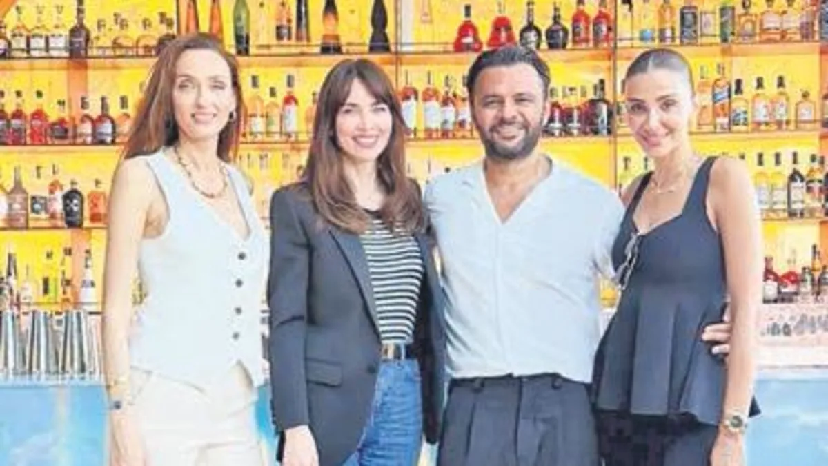 Özge Ulusoy, Pınar Tezcan ve Nefise Karatay Ortaköy’de bir araya geldi