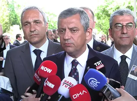 Özgür Özel, CHP Olağanüstü Kurultayı İçin İmza Toplama Sürecini Başlattı