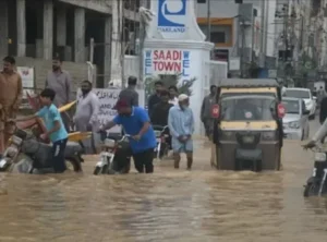 Pakistan’da etkili yağışlar ölüme yol açtı